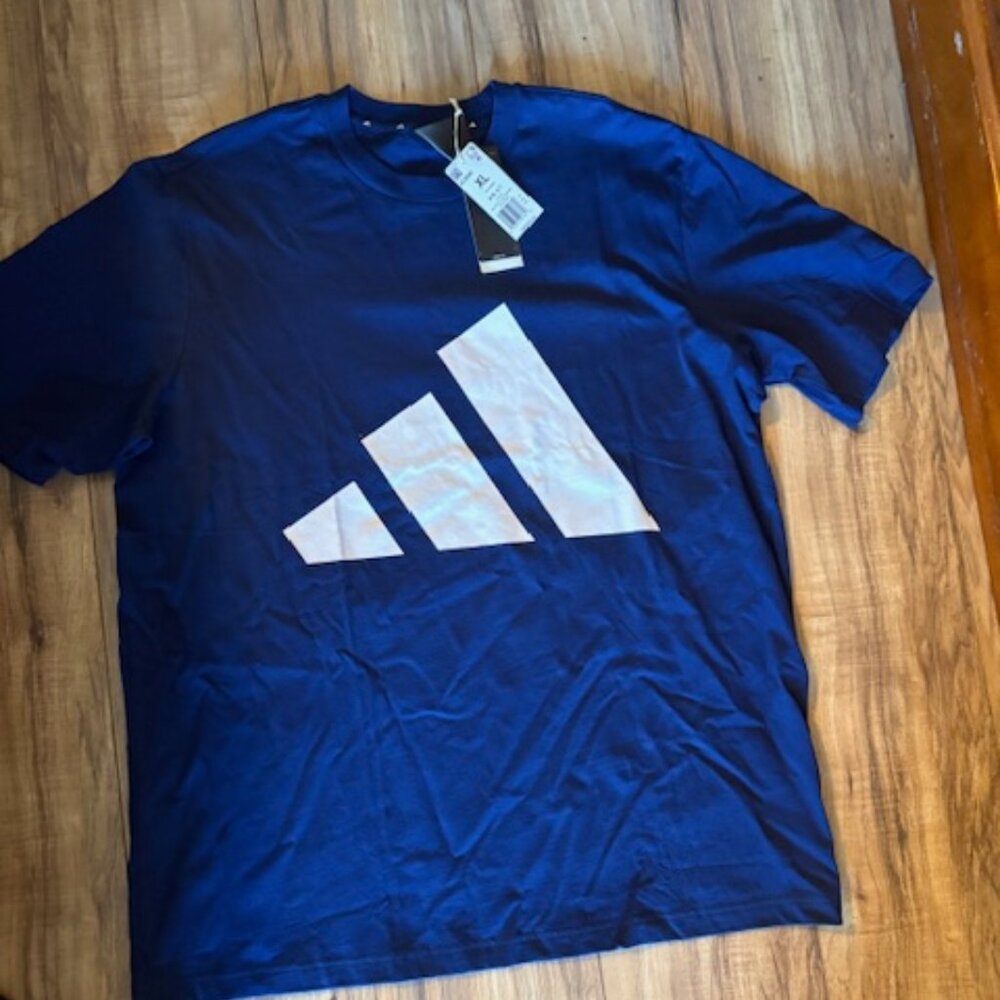 NWT XL Adidas Logo T-shirt
